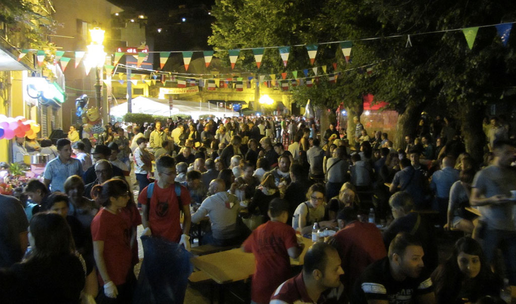 Sagra del pollo alla diavola a Tiriolo all'insegna della solidarietà 