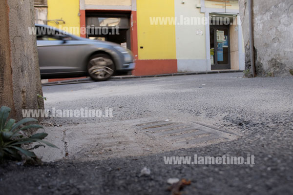 Lamezia: Tombini intasati, rischio allagamenti