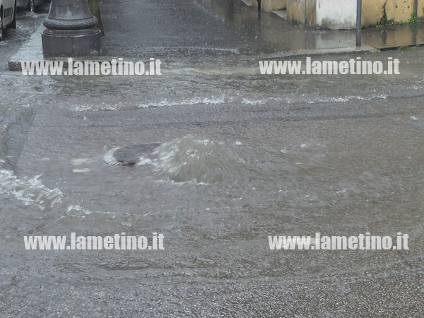 tombino-saltato-lamezia-maltempo-maggio-2014.jpg
