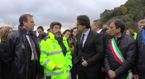 Ministro Toninelli a Catanzaro per sopralluogo su ponte Morandi: "Per noi Calabria è prioritaria"