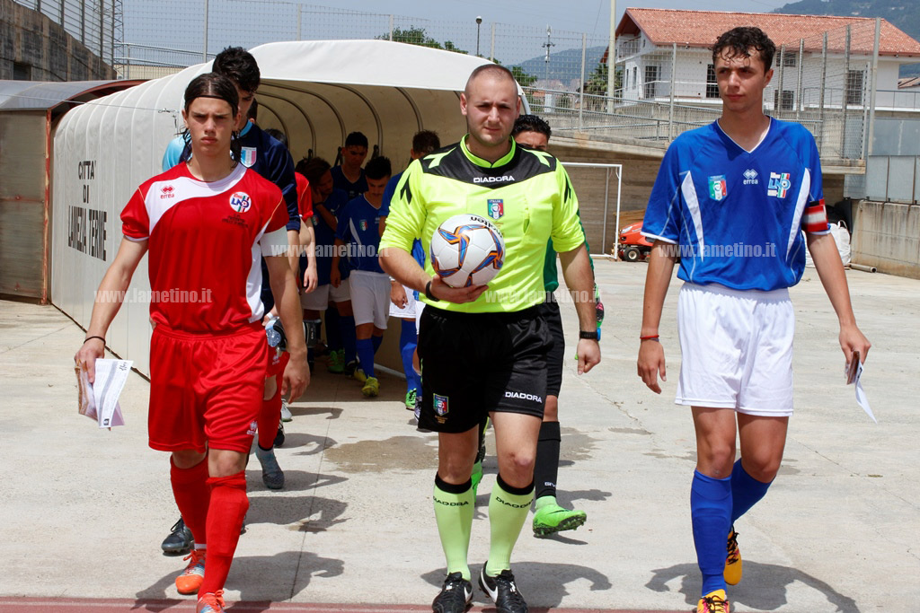 Calcio d'inizio del Torneo delle Regioni, si gioca anche a Lamezia