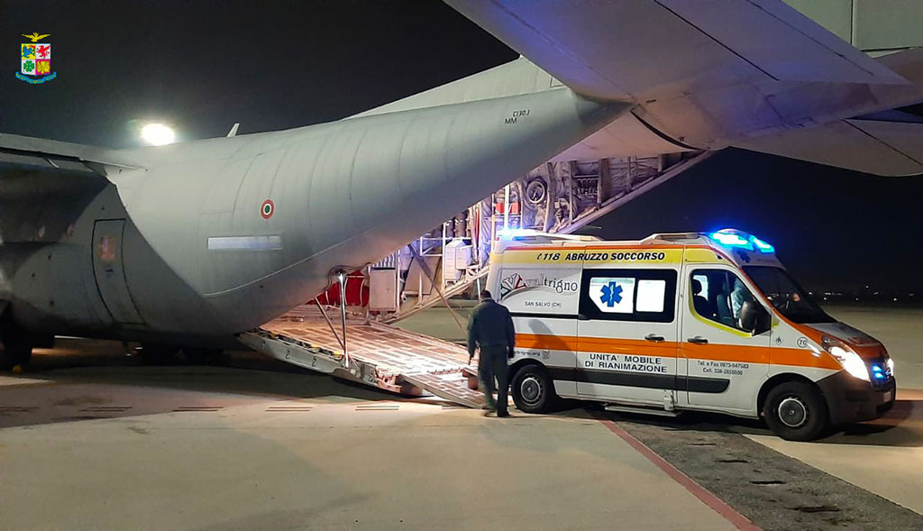 Covid, Aeronautica trasporta paziente in gravi condizioni dall'Abruzzo al "Mater Domini" di Catanzaro