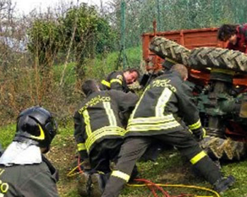 Calabria: Si ribalta trattore, muore agricoltore a Nicotera
