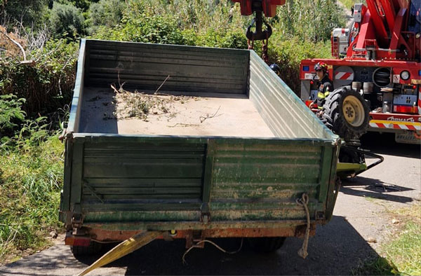 Trattore si ribalta, 77enne muore nel Vibonese