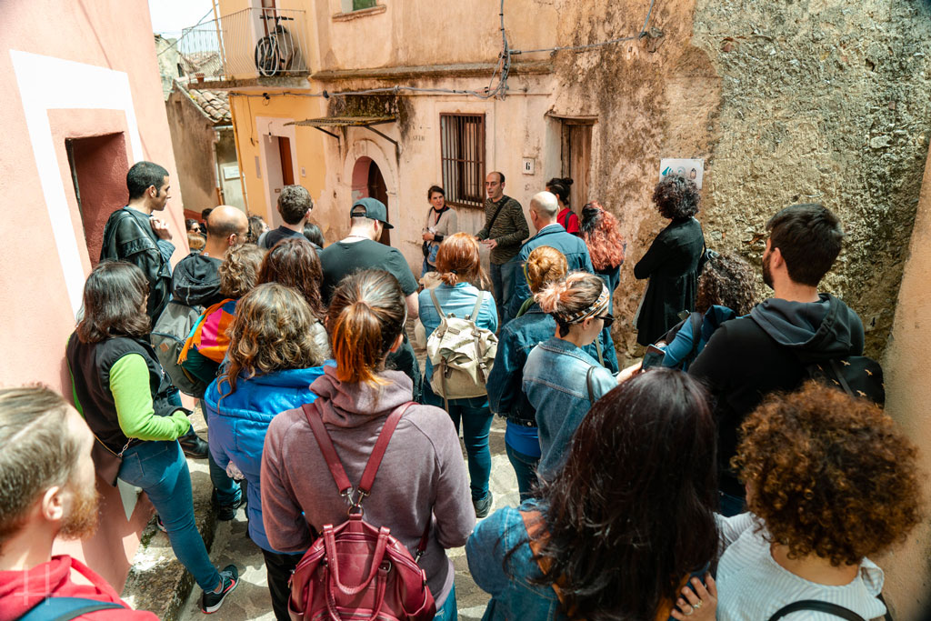 Cala il sipario sul “SelliOn Motion Village”, progetto di accoglienza diffusa di artisti e valorizzazione borgo di Sellia