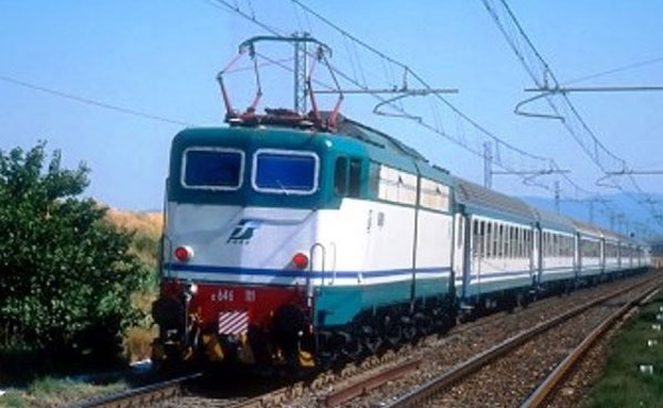 Trenitalia, Russo e Fiorenza: “Nuovi tagli su tratta Calabria ionica, a rischio futuro area”