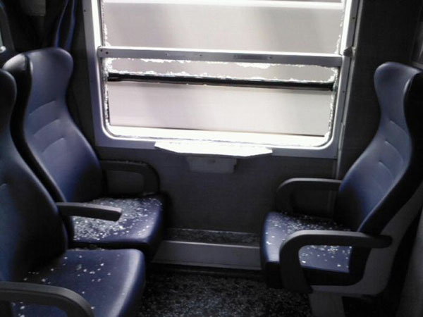 Calabria: Vandali danneggiano 2 treni, Trenitalia presenta denuncia