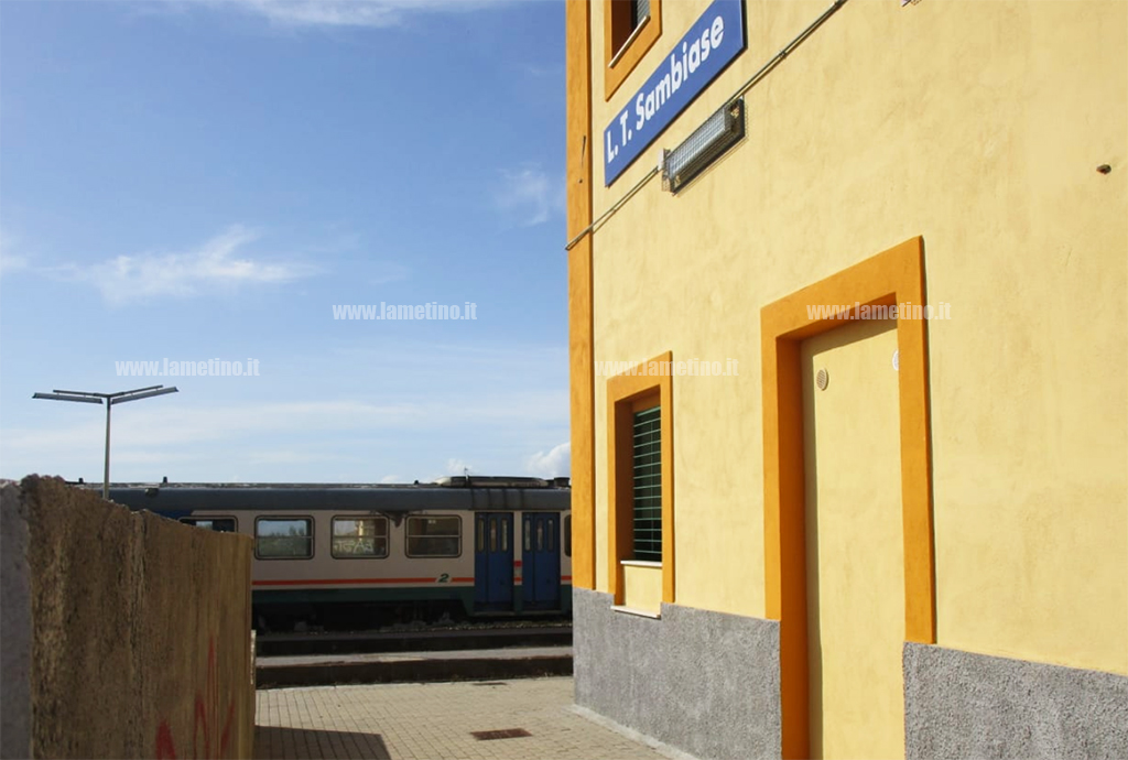 treno-stazione-3_3b15d_0d01d.jpg