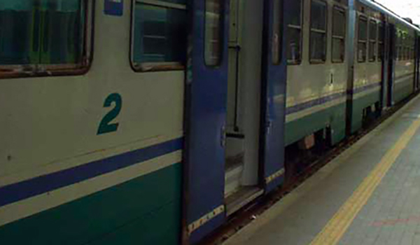 Uomo travolto e ucciso da un treno a Badolato, avviate indagini 