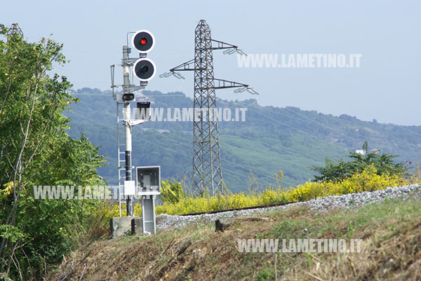 Lamezia: motozappa su binari, treno rischia deragliamento