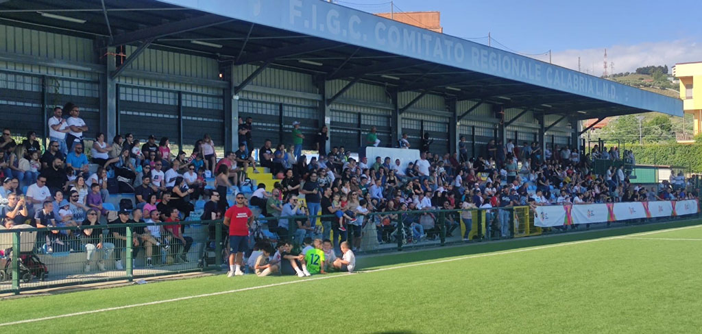 tribuna_bf2f7.jpg
