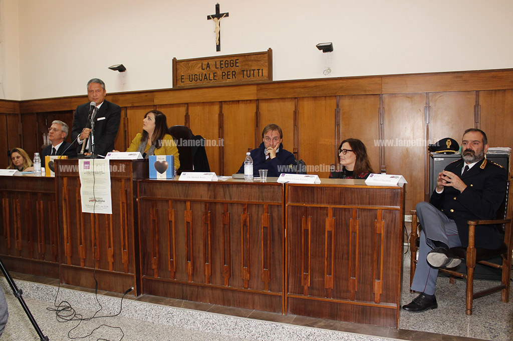 Lamezia, incontro al Tribunale con gli studenti su bullismo e pericoli della rete: “Non vergognatevi di parlarne”