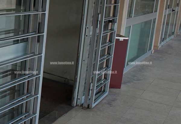 Lamezia, trovata testa d’agnello davanti ingresso Tribunale