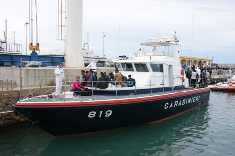 Migranti, motovedette carabinieri in operazione "Triton" a Crotone
