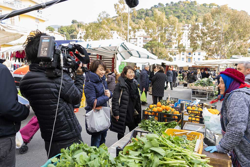 Lamezia, troupe televisiva giapponese in città alla ricerca di prodotti tipici