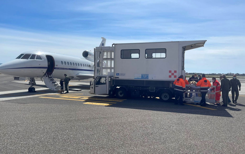 Trasporto sanitario urgente per uomo in pericolo di vita da Lamezia a Napoli