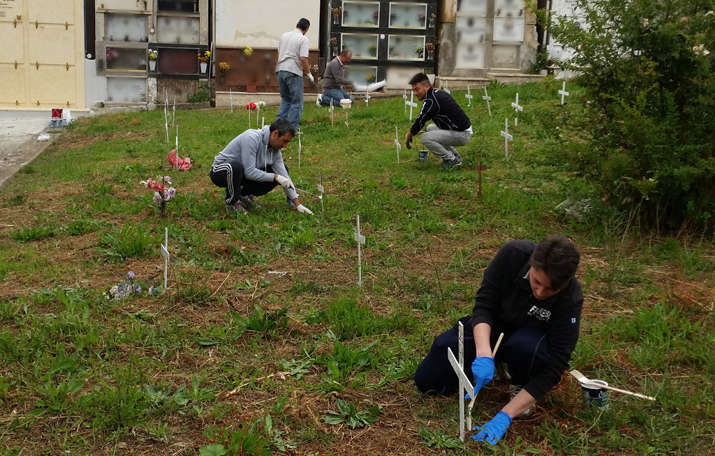 Lamezia: 2 giugno, Udc dipinge di bianco croci arrugginite dei caduti in guerra senza nome