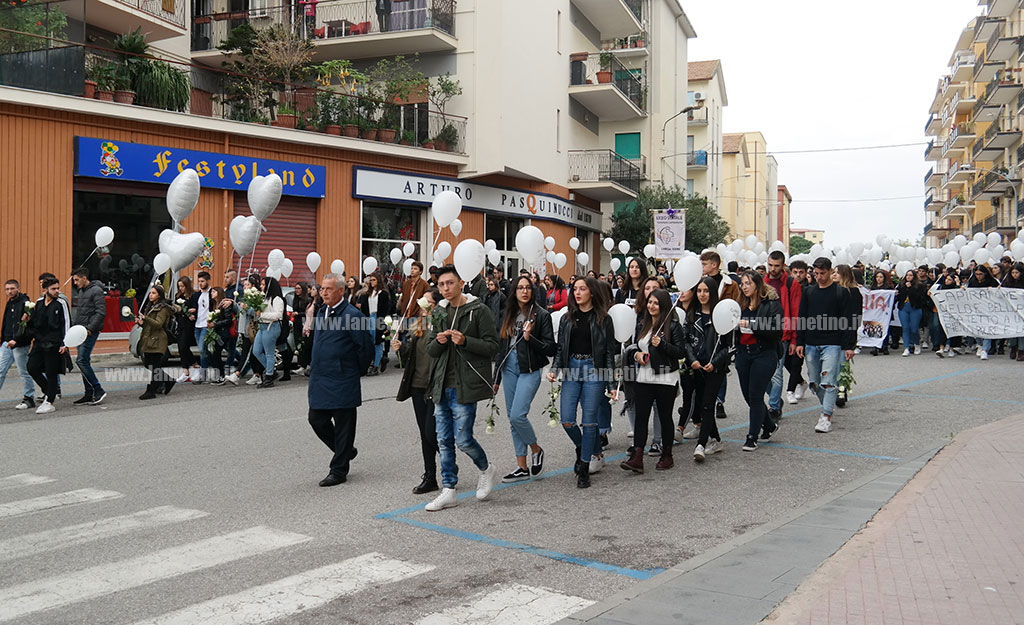 ultimo-saluto-alessia-corteo-191118.jpg