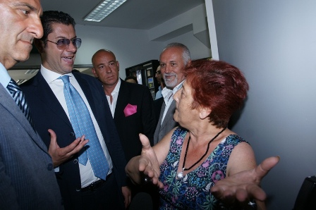 una_donna_polemizza_con_scopelliti1