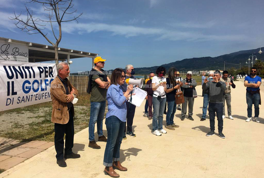 uniti-per-il-golfo-sit-in-lamezia-2442247b0c7422_421f9.jpg