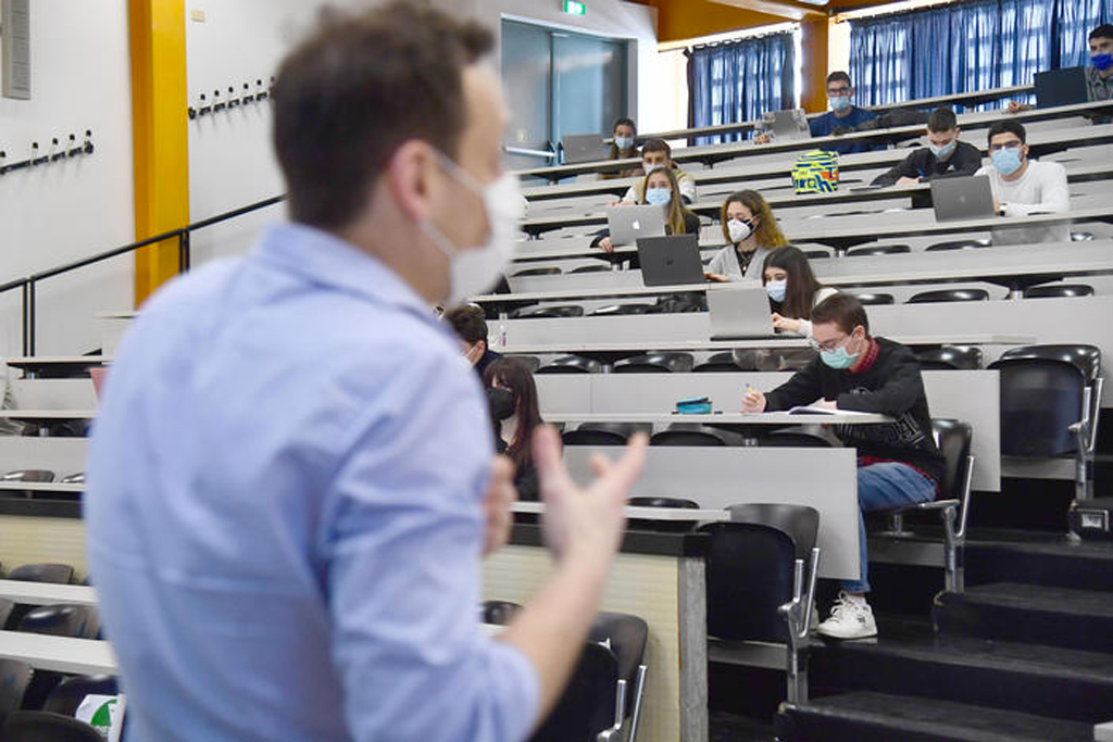 Green Pass obbligatorio a scuola, all'università e per i trasporti