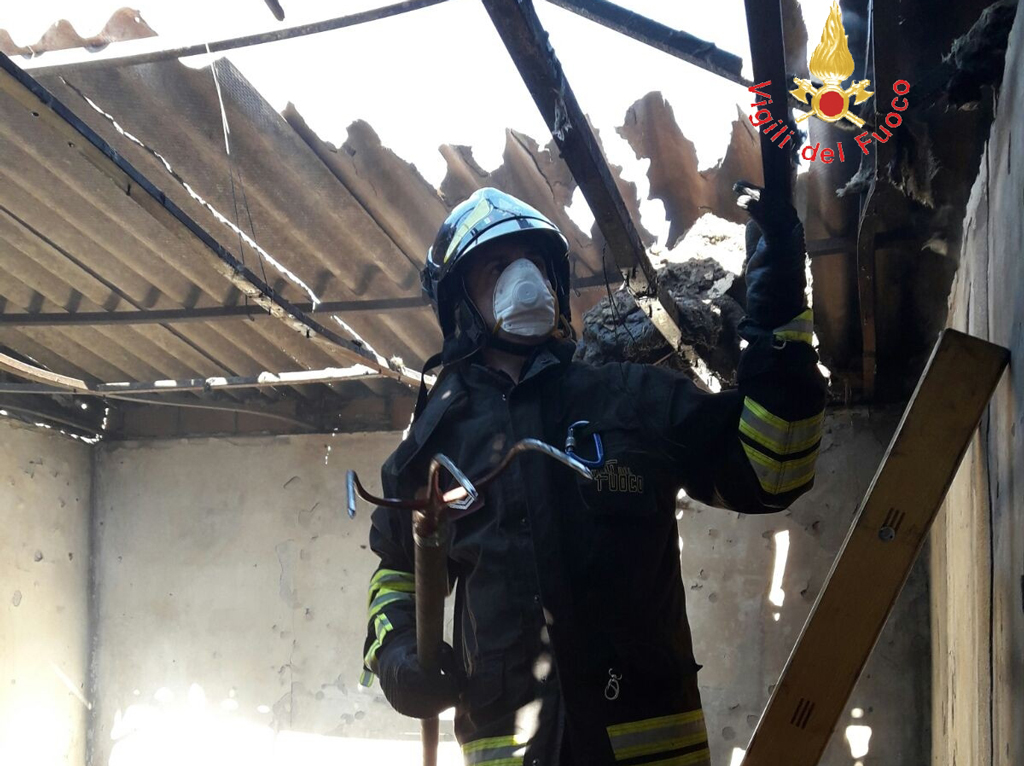 Incendio in abitazione estiva a Sellia Marina