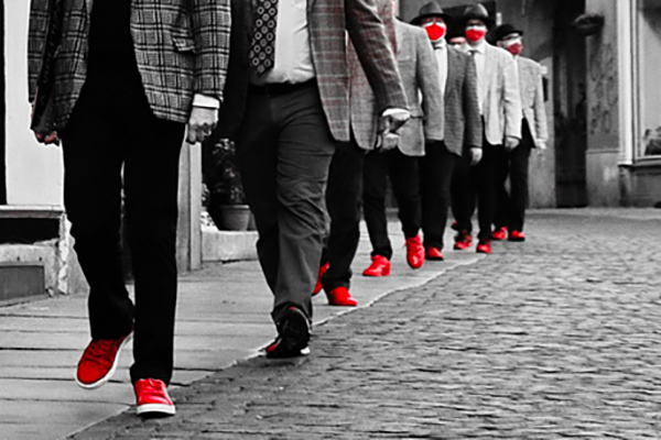 uomini-in-scarpe-rosse_32f37.jpg