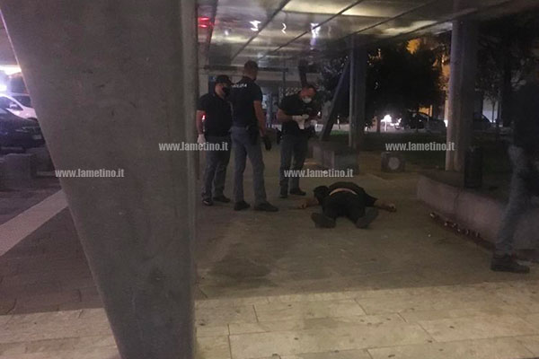 Lamezia, uomo in stato confusionale in piazza Mazzini: interviene la polizia