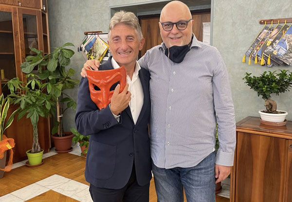Lamezia, omaggio dei “Vacantusi” al nuovo presidente del Tribunale Giovanni Garofalo