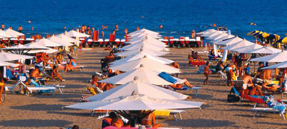 Estate: Crollano partenze italiani in agosto, -29,5%. La Calabria sarà la regina turistica