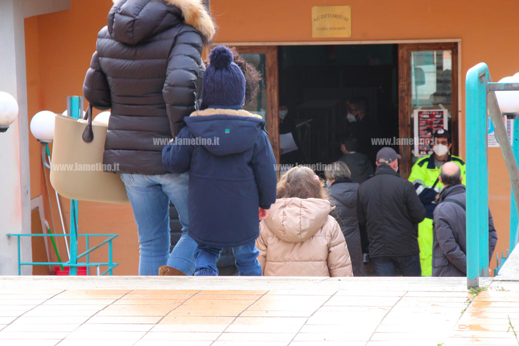 Lamezia, “Open vax days a scuola”: proseguono vaccinazioni per i più piccoli al liceo “Tommaso Campanella”