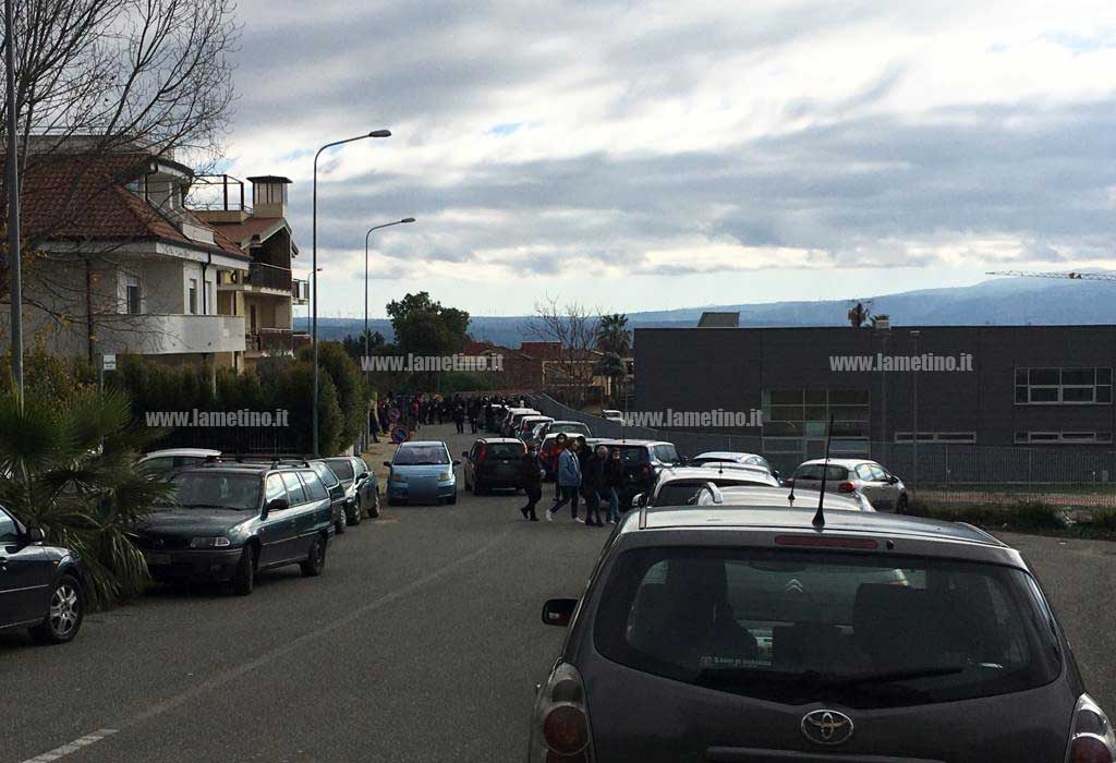 Lamezia, corsa al vaccino in città: oggi spazio solo ai prenotati
