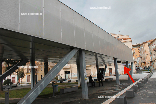 vandalismo-piazza-mazzini-03022015-03.jpg
