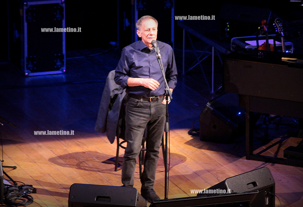 Lamezia, Roberto Vecchioni al teatro Grandinetti: "Era una serata che aspettavo da tanto" - VIDEO