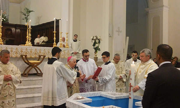 Celebrata Veglia Pasquale dal vescovo Cantafora in Cattedrale