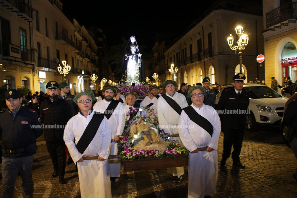 venerdi-santo-processione-2325ca_27ca5.jpg
