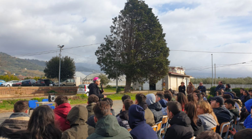 Lamezia, Vescovo Schillaci in visita all'Istituto Professionale per l'Agricoltura e per Odontotecnici
