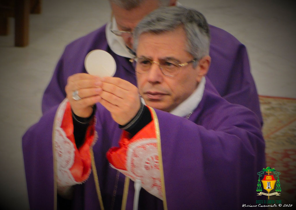 Lamezia, messaggio del vescovo Schillaci alla Diocesi per la Pasqua: “La nostra vita profumi sempre più di Vangelo!”