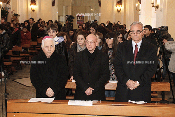 vescovo-a-san-francesco-reliquie-3.gif