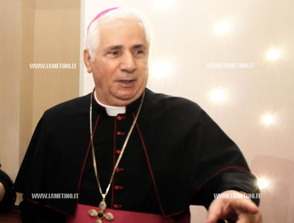 Lamezia: "Abbandonare la violenza e camminare nella pace", gli auguri natalizi del vescovo Cantafora