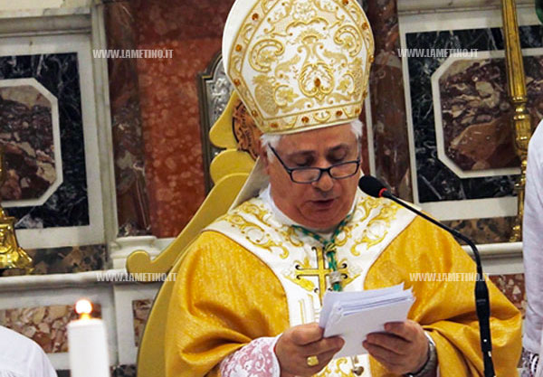 vescovo-cantafora-giugno111-2015_a1a31.jpg