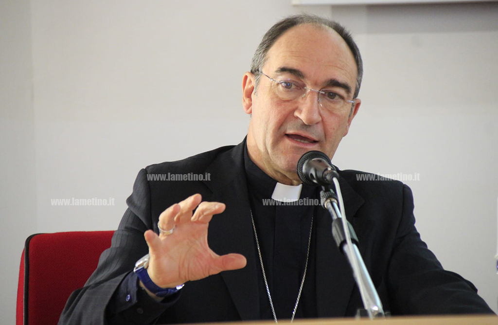 vescovo-parisi-2022f3-a8a0-f6332a73e66e_40cb3_f3124.jpg