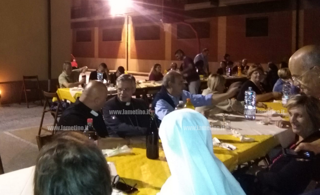Lamezia, accoglienza e condivisione alla cena di beneficienza organizzata dalla Caritas