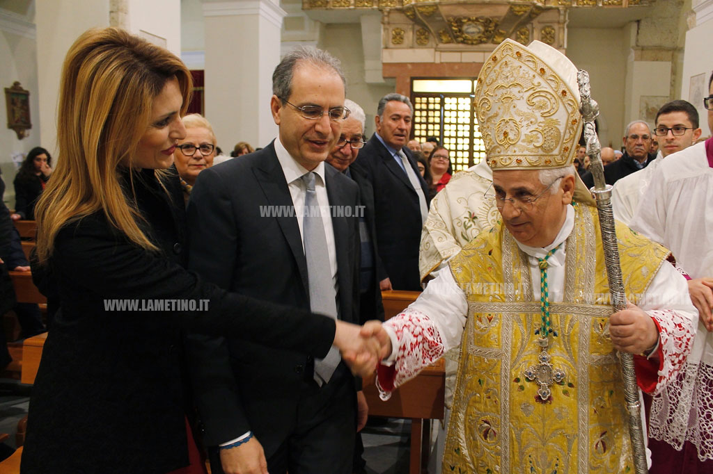 vescovo3_natale_2015.jpg