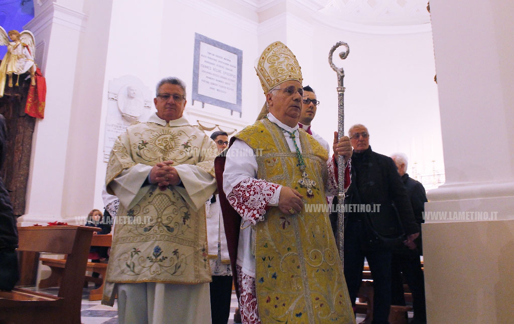 Lamezia, vescovo Cantafora: “L’amore di Dio è più forte di qualsiasi arma"