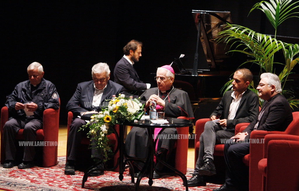vescovo_teatro1_161015.jpg