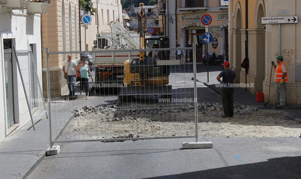 Lamezia: iniziati lavori di pavimentazione in via Carducci, divieto di transito