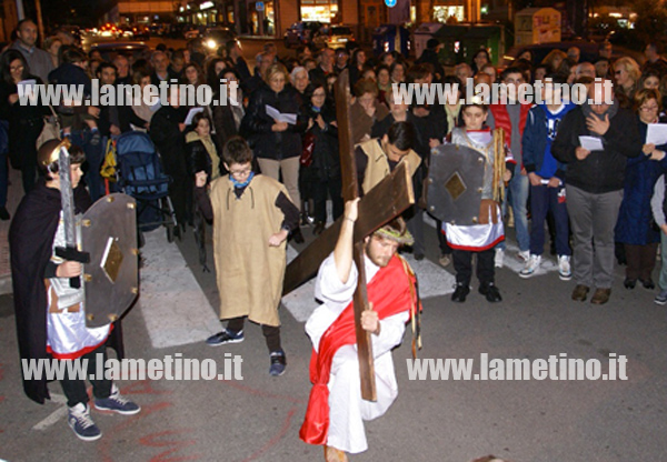 Lamezia: La Via Crucis degli Scout nel segno della povertà