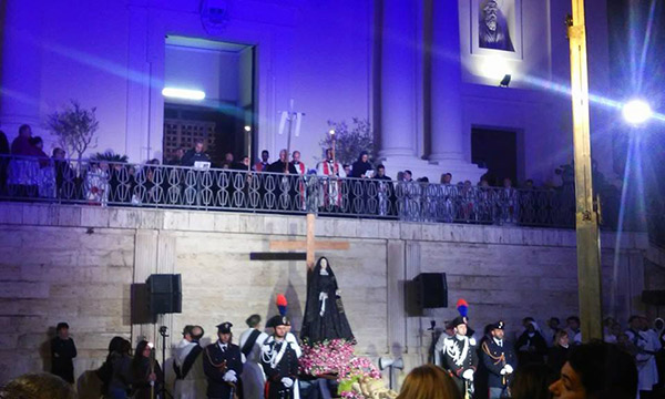 Vescovo Cantafora celebra la Via Crucis e rivolge preghiera a cristiani perseguitati