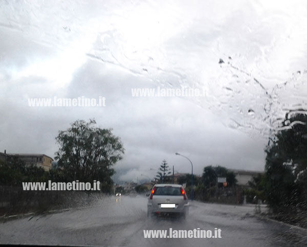 Lamezia: Pioggia abbondante e strade diventano fiumi